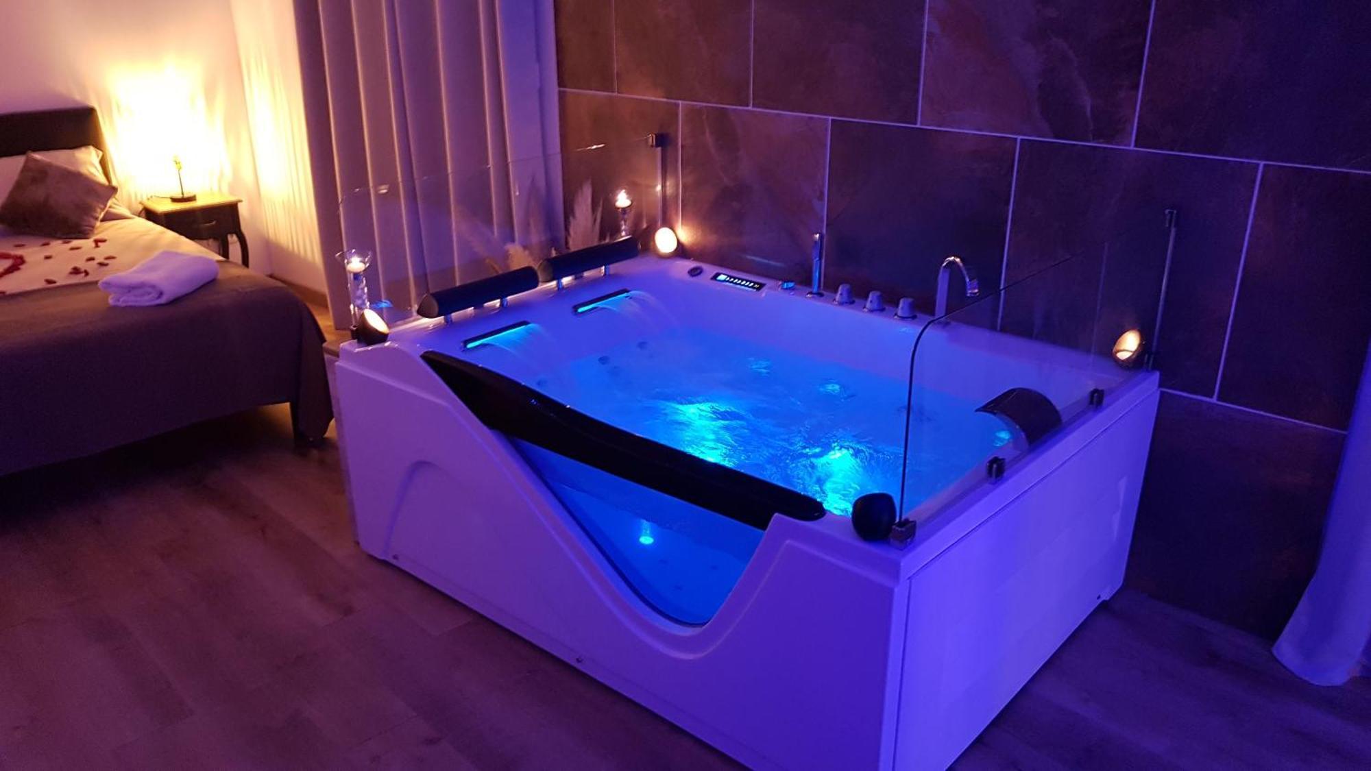 Puisserguier Love Room Jaccuzi المظهر الخارجي الصورة
