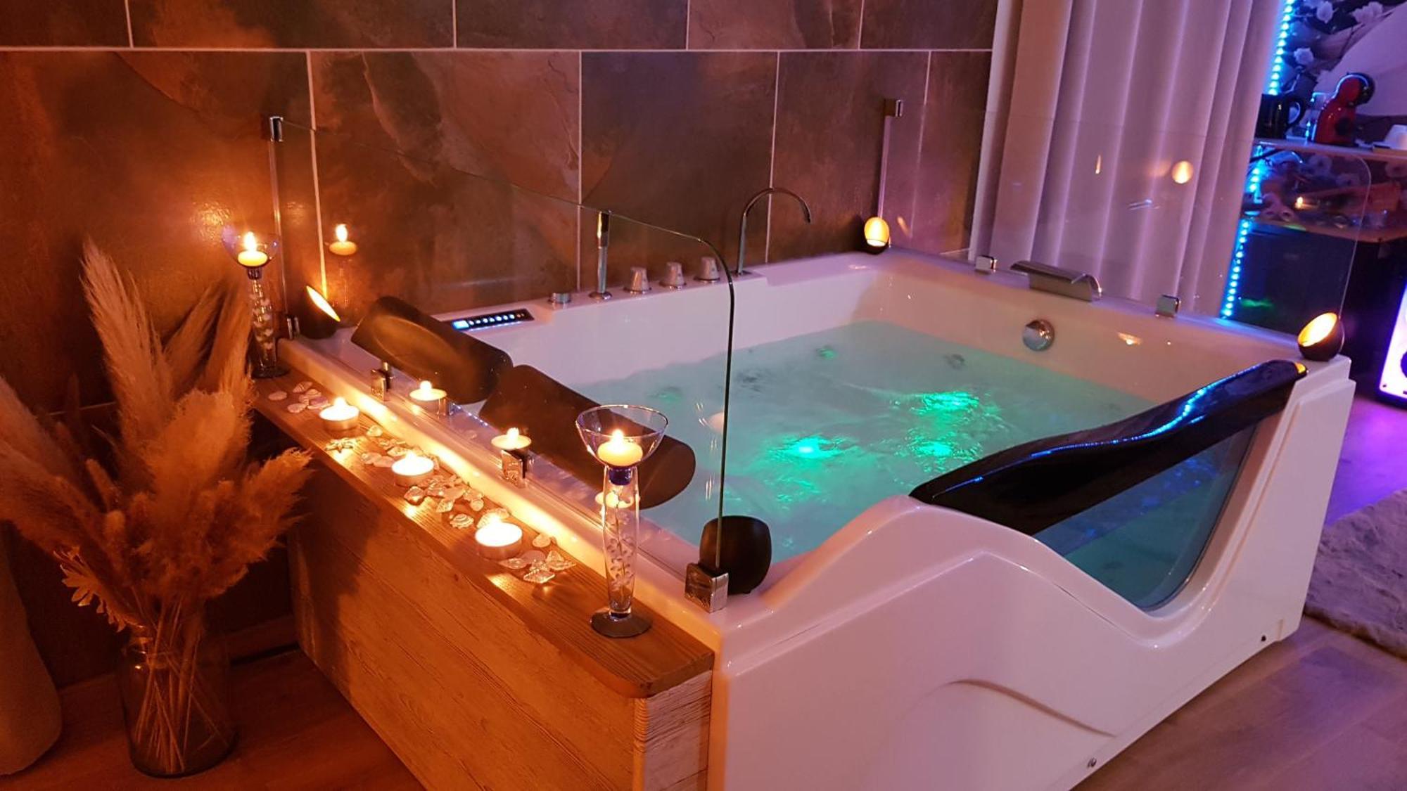 Puisserguier Love Room Jaccuzi المظهر الخارجي الصورة