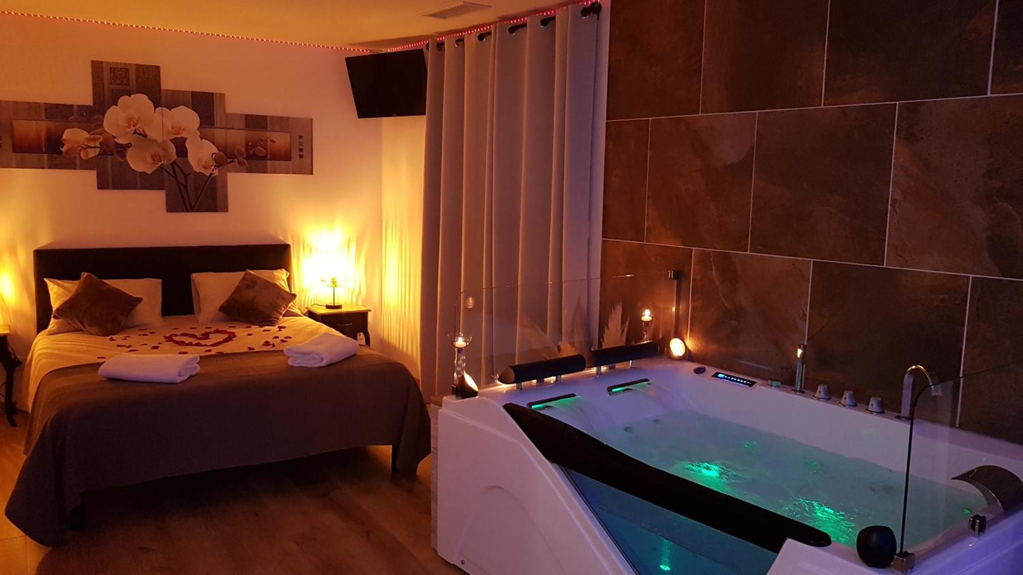 Puisserguier Love Room Jaccuzi المظهر الخارجي الصورة