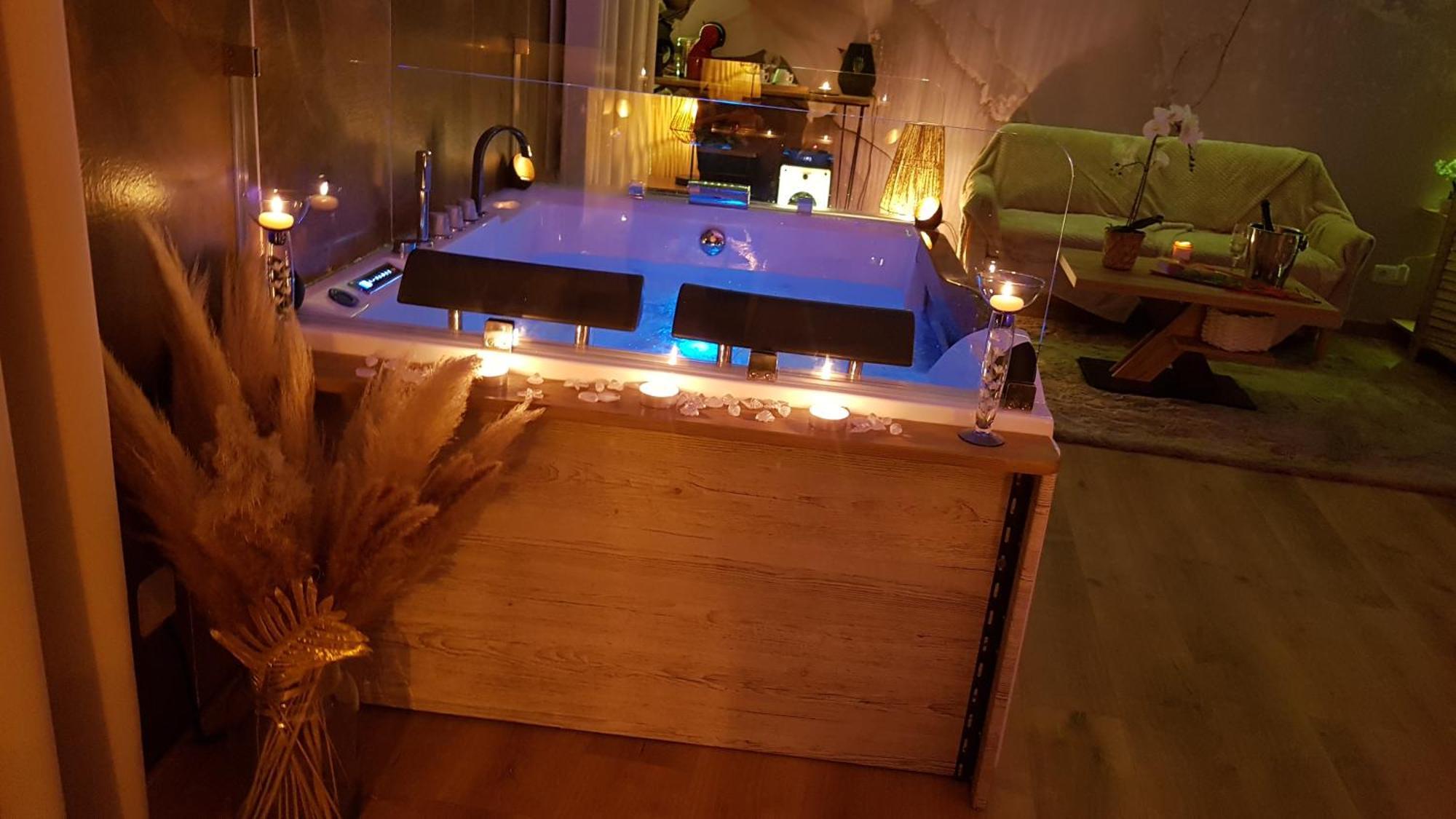 Puisserguier Love Room Jaccuzi المظهر الخارجي الصورة