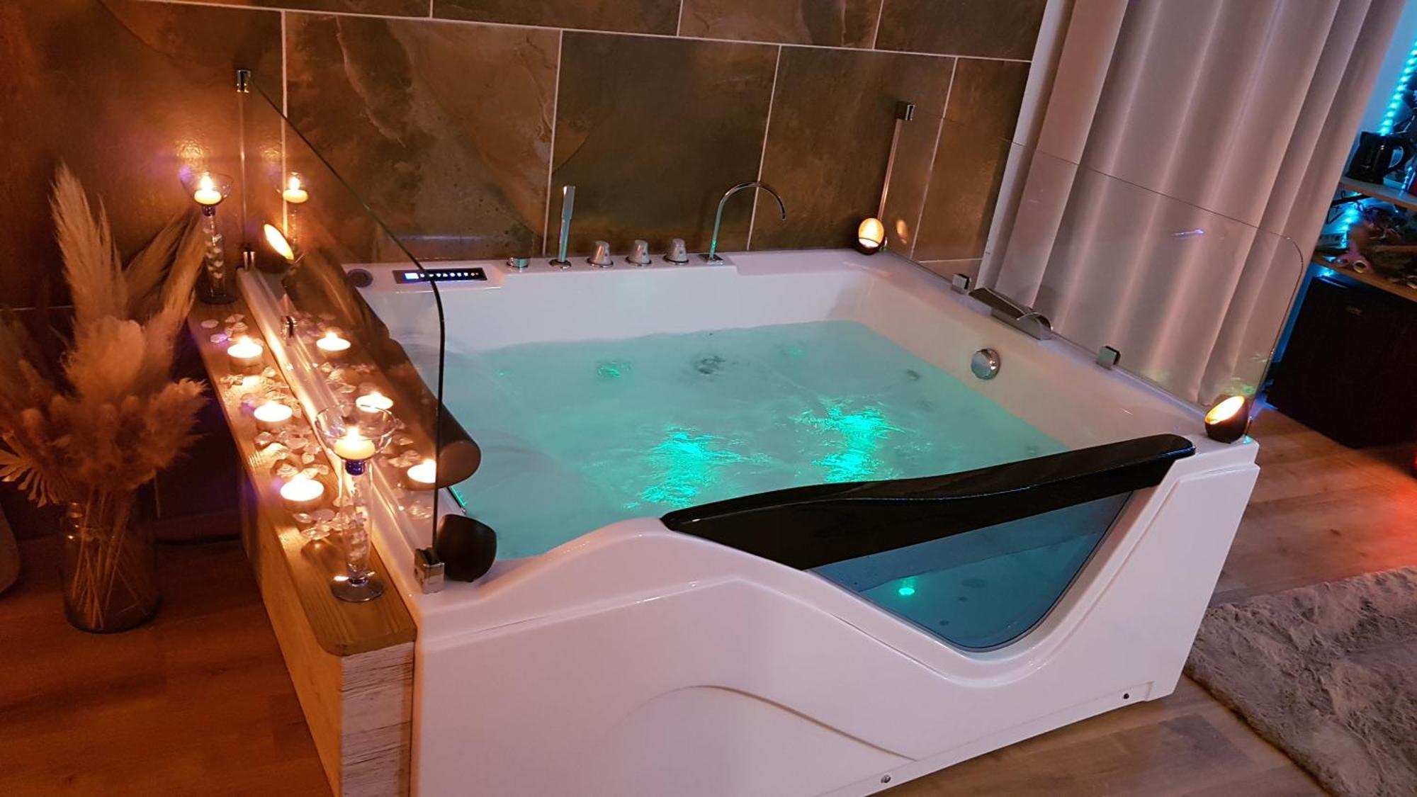 Puisserguier Love Room Jaccuzi المظهر الخارجي الصورة